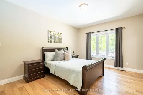 44 Bachly Avenue Oro-medonte ON L0K 1N0