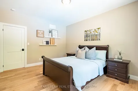 44 Bachly Avenue Oro-medonte ON L0K 1N0