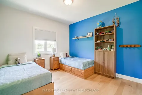 44 Bachly Avenue Oro-medonte ON L0K 1N0