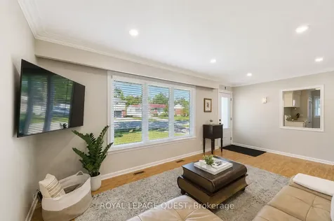 8 Dalton Crescent N Orillia ON L3V 5J5