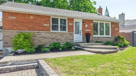 8 Dalton Crescent N Orillia ON L3V 5J5