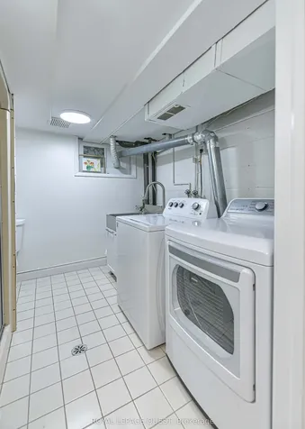 8 Dalton Crescent N Orillia ON L3V 5J5