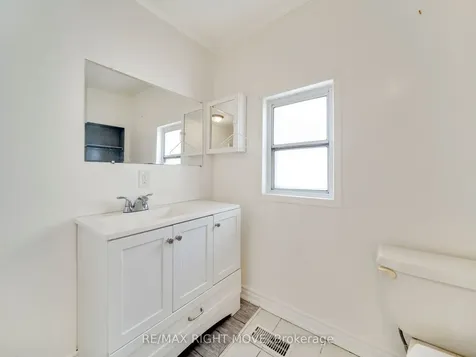 33 Albert Street S Orillia ON L3V 5K6