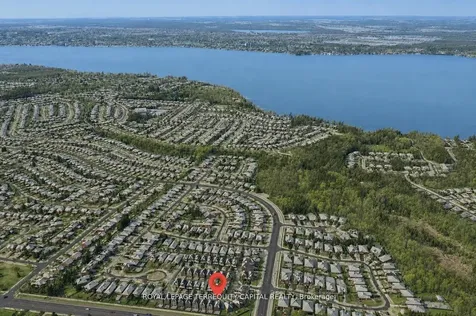 11 Bedford Estates Crescent Barrie ON L4N 9K5