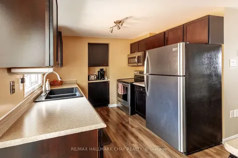 90 Laidlaw Drive Barrie ON L4N 7S2