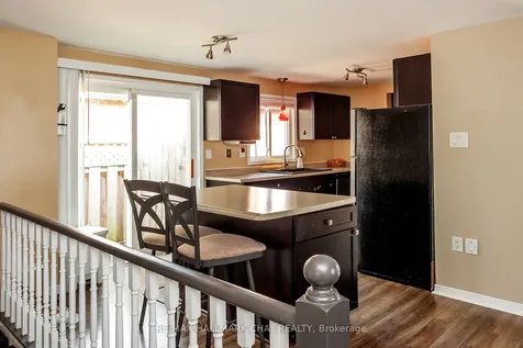 90 Laidlaw Drive Barrie ON L4N 7S2