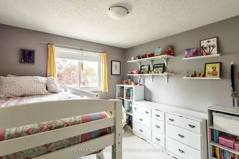 90 Laidlaw Drive Barrie ON L4N 7S2