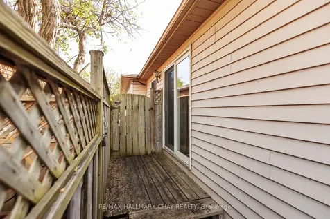 90 Laidlaw Drive Barrie ON L4N 7S2