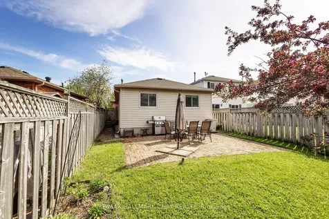 90 Laidlaw Drive Barrie ON L4N 7S2