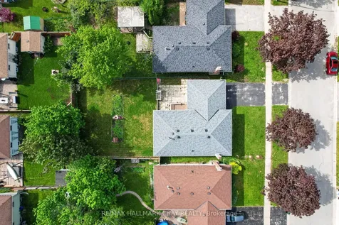 13 Bronte Crescent Barrie ON L4N 5B8
