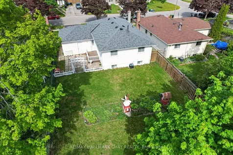 13 Bronte Crescent Barrie ON L4N 5B8