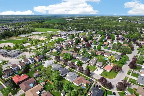 13 Bronte Crescent Barrie ON L4N 5B8
