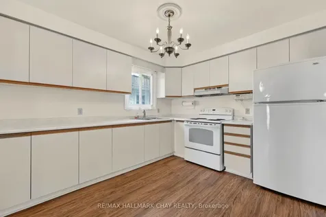 13 Bronte Crescent Barrie ON L4N 5B8