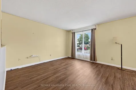 13 Bronte Crescent Barrie ON L4N 5B8