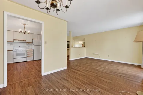 13 Bronte Crescent Barrie ON L4N 5B8