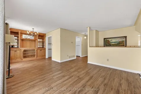 13 Bronte Crescent Barrie ON L4N 5B8