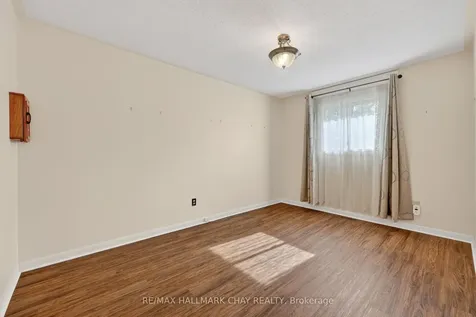 13 Bronte Crescent Barrie ON L4N 5B8