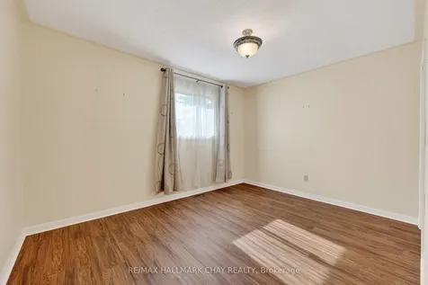 13 Bronte Crescent Barrie ON L4N 5B8