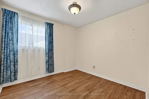 13 Bronte Crescent Barrie ON L4N 5B8