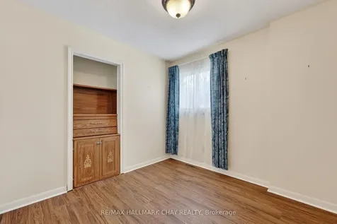13 Bronte Crescent Barrie ON L4N 5B8