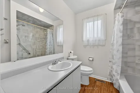 13 Bronte Crescent Barrie ON L4N 5B8