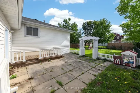 13 Bronte Crescent Barrie ON L4N 5B8