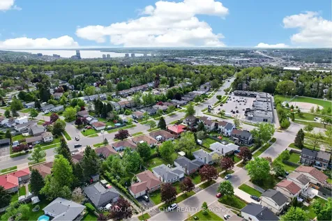 13 Bronte Crescent Barrie ON L4N 5B8