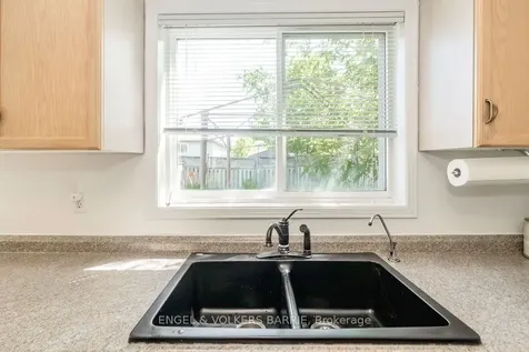 47 Pickett Crescent Barrie ON L4N 8B7
