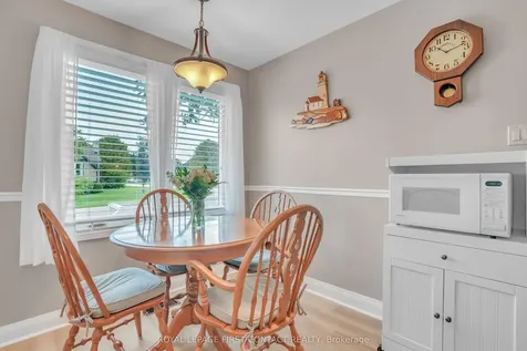 204 Dominion Drive Clearview ON L0M 1S0