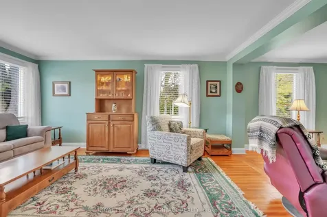 204 Dominion Drive Clearview ON L0M 1S0
