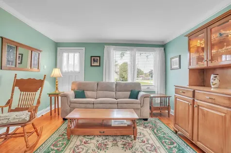 204 Dominion Drive Clearview ON L0M 1S0