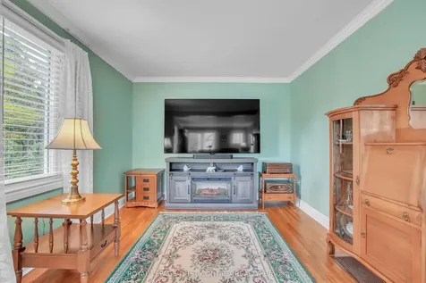 204 Dominion Drive Clearview ON L0M 1S0