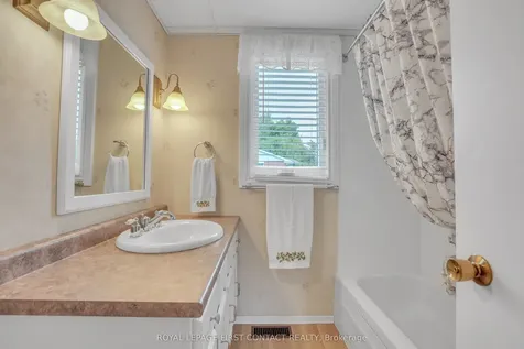 204 Dominion Drive Clearview ON L0M 1S0