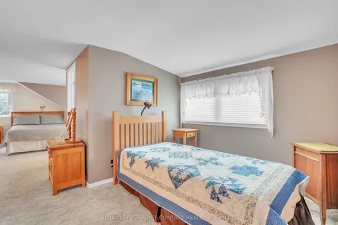 204 Dominion Drive Clearview ON L0M 1S0