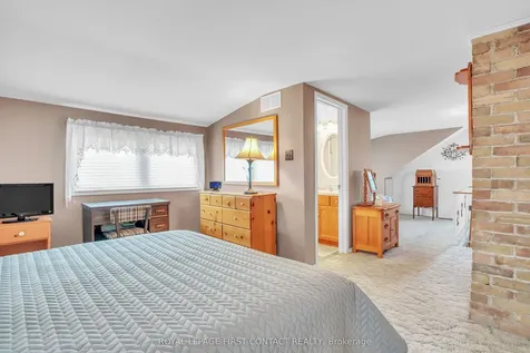 204 Dominion Drive Clearview ON L0M 1S0