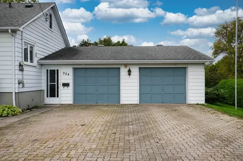 204 Dominion Drive Clearview ON L0M 1S0