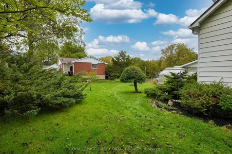 204 Dominion Drive Clearview ON L0M 1S0