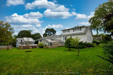 204 Dominion Drive Clearview ON L0M 1S0