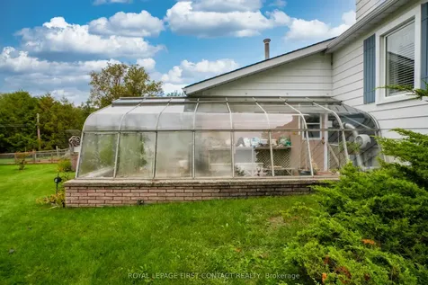 204 Dominion Drive Clearview ON L0M 1S0