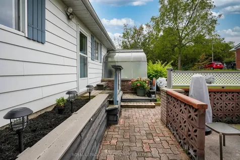 204 Dominion Drive Clearview ON L0M 1S0