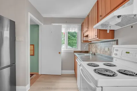 204 Dominion Drive Clearview ON L0M 1S0
