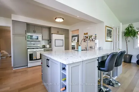 21 Belcourt Avenue Barrie ON L4M 4E2