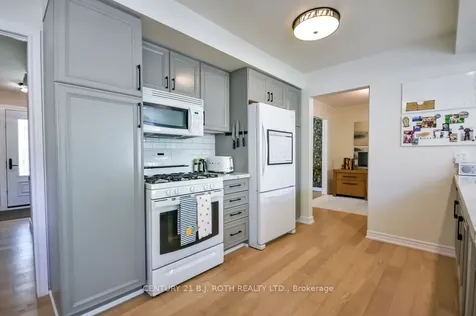 21 Belcourt Avenue Barrie ON L4M 4E2
