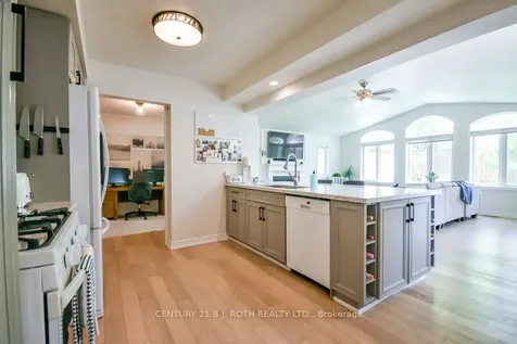 21 Belcourt Avenue Barrie ON L4M 4E2
