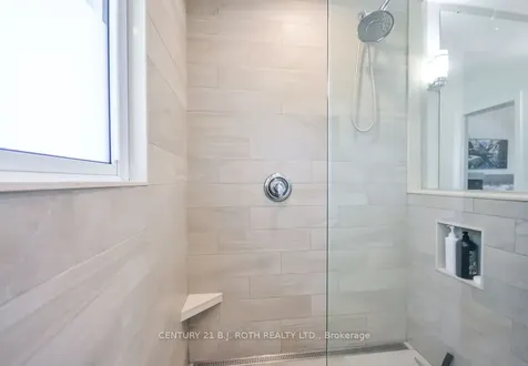 21 Belcourt Avenue Barrie ON L4M 4E2