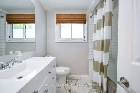 21 Belcourt Avenue Barrie ON L4M 4E2