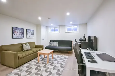 21 Belcourt Avenue Barrie ON L4M 4E2