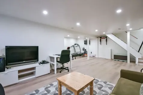 21 Belcourt Avenue Barrie ON L4M 4E2