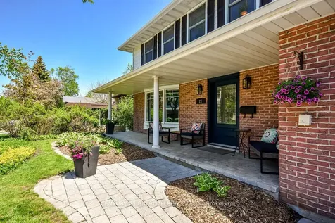 21 Belcourt Avenue Barrie ON L4M 4E2