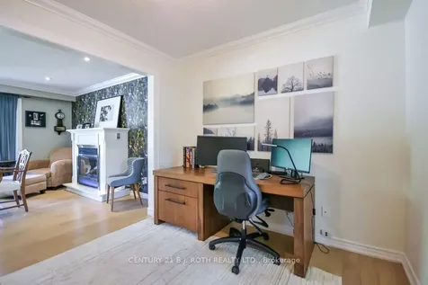 21 Belcourt Avenue Barrie ON L4M 4E2